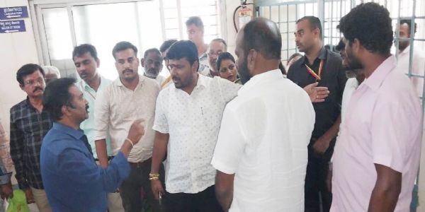 ಸರ್ಕಾರಿ ಎಸ್.ಎನ್.ಆರ್ ಜಿಲ್ಲಾ ಆಸ್ಪತ್ರೆಗೆ ಶಾಸಕ ಕೊತ್ತೂರು ಮಂಜುನಾಥ್ ಭೇಟಿ