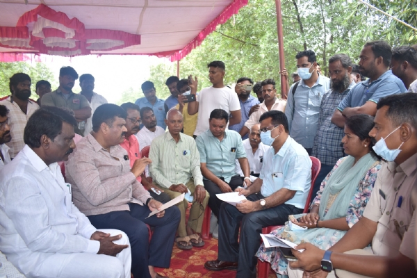 ರಸಾಯನಿಕ ಕೈಗಾರಿಕೆಗಳನ್ನು ಮುಚ್ಚಲು ಆಗ್ರಹಿಸಿ ಪ್ರತಿಭಟನೆ : ಮುಚ್ಚಲು ಜಿಲ್ಲಾಡಳಿತಕ್ಕೆ ಶಿಫಾರಸ್ಸು