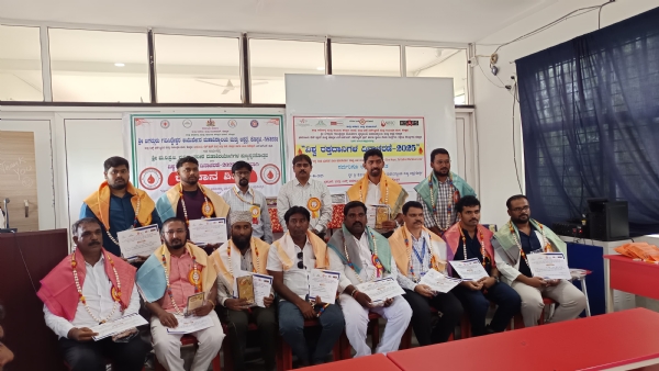 ಗವಿಸಿದ್ದೇಶ್ವರ ಆಯುರ್ವೇದ ಮಹಾವಿದ್ಯಾಲಯದಲ್ಲಿ ವಿಶ್ವ ರಕ್ತದಾನಿಗಳ ದಿನಾಚರಣೆ