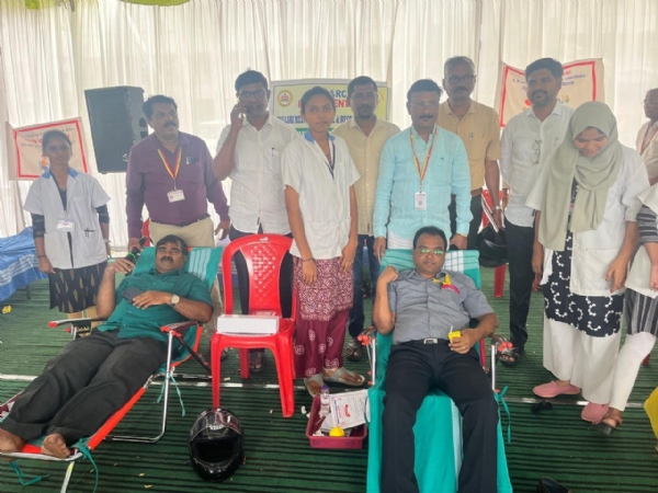 ಸರ್ಕಾರಿ ನೌಕರರ ಸಂಘ ಬಳ್ಳಾರಿ ಜಿಲ್ಲಾ ಶಾಖೆಯ ಪದಾಧಿಕಾರಿಗಳಿಂದ ರಕ್ತದಾನ
