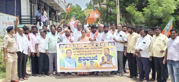 ಸಿರುಗುಪ್ಪ : ಸಚಿವ ಜಮೀರ್ ರಾಜೀನಾಮೆಗೆ ಆಗ್ರಹ