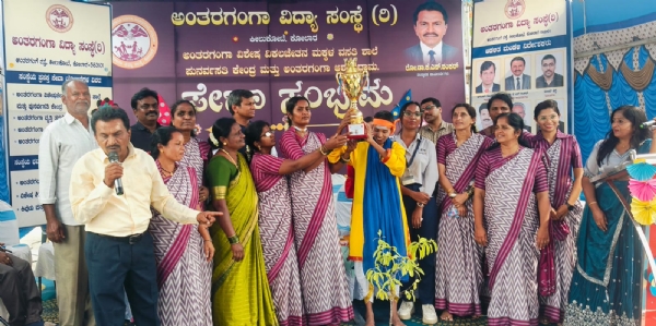 ಕೋಲಾರ ನಗರದ ಹೊರವಲಯದ ಅಂತರಗ0ಗೆ ವಿದ್ಯಾಸಂಸ್ಥೆಯ ೩೦ನೇ ವಾರ್ಷಿಕೋತ್ಸವ ಕಾರ್ಯಕ್ರಮವನ್ನು ಕೋಲಾರ ನಗರಸಭೆಯ ಅಧ್ಯಕ್ಷ ಲಕ್ಷಿö್ಮದೇವಮ್ಮ ಉದ್ಘಾಟಿಸಿದರು.