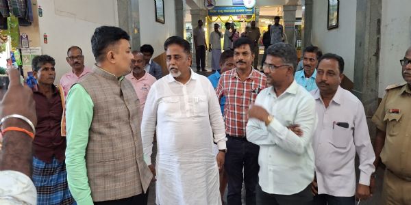 ಹೊಸಪೇಟೆ ಕೇಂದ್ರ ಬಸ್ ನಿಲ್ದಾಣಕ್ಕೆ ಡಿಸಿ ಧೀಡಿರ್ ಭೇಟಿ