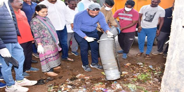 ವಿದ್ಯಾಕಾಶಿಯನ್ನು ಸ್ವಚ್ಛ ನಗರವಾಗಿ ರೂಪಿಸಲು ಕೈ ಜೋಡಿಸಿ : ಸಂತೋಷ ಲಾಡ್