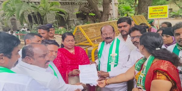 ಕರ್ನಾಟಕದಲ್ಲಿರುವುದು ಕಾಂಗ್ರೆಸ್‍ನ ಭ್ರಷ್ಟ ಸರ್ಕಾರ : ಜೆಡಿಎಸ್