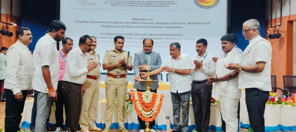 ಗಣಿ ಕಾರ್ಮಿಕರ ಸುರಕ್ಷತಾ ಜಾಗೃತಿ ಕಾರ್ಯಾಗಾರವನ್ನು ಕೋಲಾರ ಜಿಲ್ಲಾಧಿಕಾರಿ ಡಾ. ಎಂ.ಆರ್. ರವಿ ಉದ್ಘಾಟಿಸಿದರು.