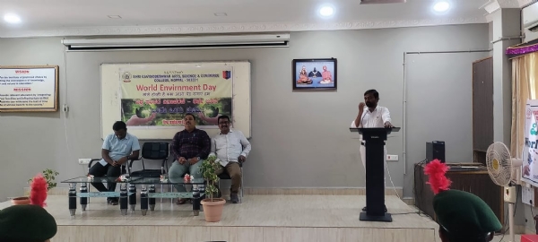 ಪರಿಸರ ಸ್ನೇಹಿ ಜೀವನ ಶೈಲಿಯನ್ನು ರೂಢಿಸಿಕೊಳ್ಳಬೇಕು: ಪ್ರೊ. ಪ್ರಕಾಶಗೌಡ