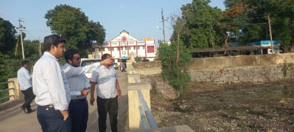 ರಾಯಚೂರು :  ಕೋಟೆ ಹತ್ತಿರದ ರಾಜಕಾಲುವೆಯ ದುರಸ್ಥಿ ಕಾರ್ಯದ ಪರಿಶೀಲನೆ