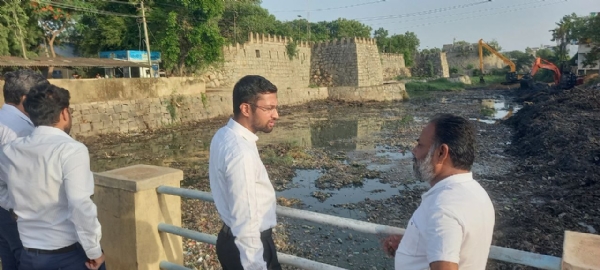 ರಾಯಚೂರು :  ಕೋಟೆ ಹತ್ತಿರದ ರಾಜಕಾಲುವೆಯ ದುರಸ್ಥಿ ಕಾರ್ಯದ ಪರಿಶೀಲನೆ