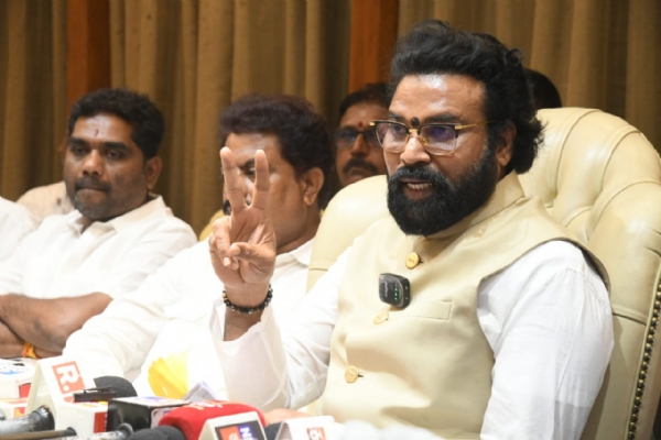 ಜನರಲ್ಲಿ ಕ್ಷಮೆ ಕೇಳಿ, ಜಂಟಿ ಅಧಿವೇಶನ ನಡೆಸಿ, ಸಿಬಿಐ ತನಿಖೆಗೆ ಒಪ್ಪಿಸಿ ; ಬಿ. ಶ್ರೀರಾಮುಲು