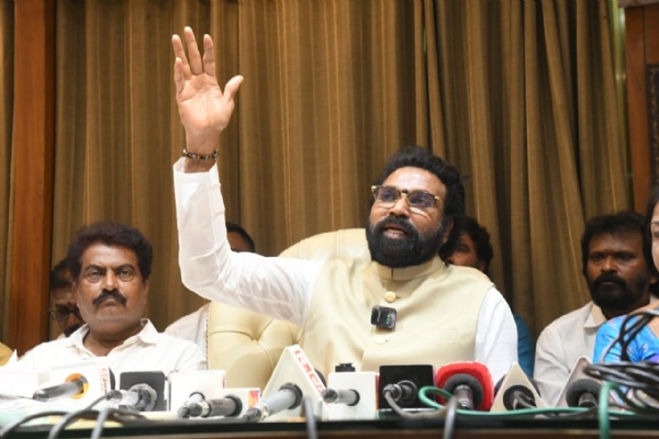 ಜನರಲ್ಲಿ ಕ್ಷಮೆ ಕೇಳಿ, ಜಂಟಿ ಅಧಿವೇಶನ ನಡೆಸಿ, ಸಿಬಿಐ ತನಿಖೆಗೆ ಒಪ್ಪಿಸಿ ; ಬಿ. ಶ್ರೀರಾಮುಲು