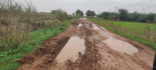 ಕಾರಟಗಿ: ಬೆನ್ನೂರು ತಾಂಡಾ ಸಂಪರ್ಕ ರಸ್ತೆಗೆ ಬೇಕಿದೆ ಶಾಶ್ವತ ಪರಿಹಾರ