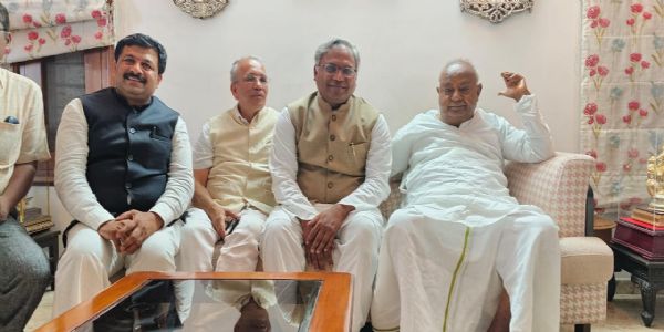 ಮಾಜಿ ಪ್ರಧಾನಿ ಹೆಚ್.ಡಿ ದೇವೇಗೌಡರನ್ನು ಭೇಟಿಯಾದ ಜೆಡಿಯು ಮುಖಂಡರು
