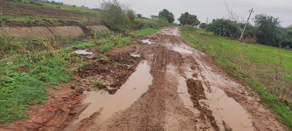 ಕಾರಟಗಿ: ಬೆನ್ನೂರು ತಾಂಡಾ ಸಂಪರ್ಕ ರಸ್ತೆಗೆ ಬೇಕಿದೆ ಶಾಶ್ವತ ಪರಿಹಾರ