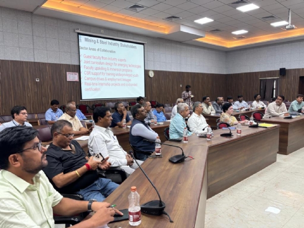 ಕೌಶಲ್ಯಾಭಿವೃದ್ಧಿಗೆ ಕೈಗಾರಿಗೆಗಳ ಸಹಭಾಗಿತ್ವ ಅಗತ್ಯ : ಡಾ. ಇ.ವಿ. ರಮಣರೆಡ್ಡಿ