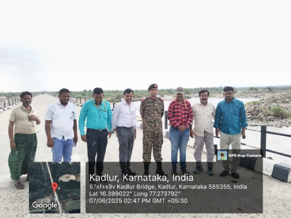 ರಾಯಚೂರು : ಪ್ರವಾಹಕ್ಕೆ ತುತ್ತಾಗಬಹುದಾದ ಗ್ರಾಮಗಳಿಗೆ ಸೇನಾ ಅಧಿಕಾರಿಗಳ ಭೇಟಿ