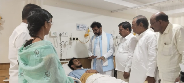 ಕಾಲ್ತುಳಿತದಲ್ಲಿ ಗಾಯಗೊಂಡ ಯುವಕನಿಗೆ ಸಾಂತ್ವನ