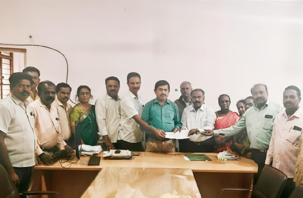 ನಿವೃತ್ತಿಯ ಅಂಚಿನಲ್ಲಿರುವ ಮುಖ್ಯೋಪಾಧ್ಯಾಯರನ್ನು ವರ್ಗಾವಣೆ ಮಾಡದಂತೆ ಒತ್ತಾಯಿಸಿ ಸರ್ಕಾರಕ್ಕೆ ಶಾಲಾ ಶಿಕ್ಷಣ ಇಲಾಖೆಯ ಉಪ ನಿರ್ದೇಶಕರ ಮೂಲಕ ಸರ್ಕಾರಕ್ಕೆ ಜಿಲ್ಲಾ ಪ್ರಾಥಮಿಕ ಶಾಲಾ ಮುಖ್ಯೋಪಾಧ್ಯಾಯರ ಸಂಘದಿAದ ಮನವಿ ಸಲ್ಲಿಸಲಾಯಿತು.