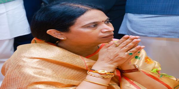 ಚಾಮುಂಡಿ ಬೆಟ್ಟಕ್ಕೆ ಸಚಿವೆ ಲಕ್ಷ್ಮೀ ಹೆಬ್ಬಾಳಕರ್ ಭೇಟಿ