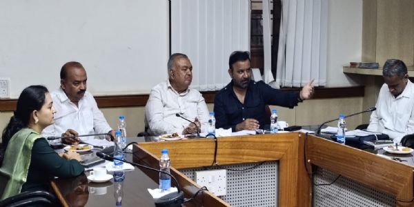 ಕುಂದಗೋಳದ ಟ್ರಕ್ ಟರ್ಮಿನಲ್ ಸಮಸ್ಯೆ : ಸಚಿವ ಸಂತೋಷ್‌ ಲಾಡ್‌ ಸಭೆ