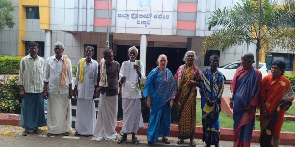 ನ್ಯಾಯಾಲಯಕ್ಕೆ ಸುಳ್ಳು ಹೇಳಿ ; ಭೂ ಕಬಳಿಕೆ ; ರಕ್ಷಣೆಗೆ ಸಂತ್ರಸ್ತ ರೈತರ ದೂರು