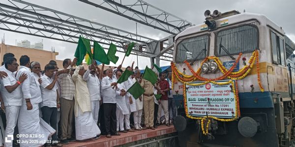 ಬೆಂಗಳೂರು– ಹುಬ್ಬಳ್ಳಿ- ಸಿಂಧನೂರು ರೈಲಿಗೆ ಕೇಂದ್ರ ಸಚಿವ ವಿ.ಸೋಮಣ್ಣ ಚಾಲನೆ