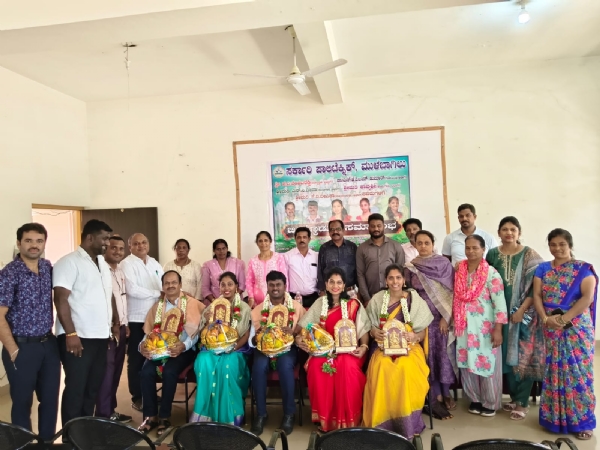ಮುಳಬಾಗಿಲು ಸರ್ಕಾರಿ ಪಾಲಿಟೆಕ್ನಿಕ್‌ನಲ್ಲಿ ಕಾರ್ಯನಿರ್ವಹಿಸುತ್ತಿದ್ದು ವರ್ಗಾವಣೆಯಾದ ಬೋಧಕರಿಗೆ ಕಾಲೇಜಿನಲ್ಲಿ ಬೀಳ್ಕೊಡುಗೆ ಸಮಾರಂಭ ಏರ್ಪಡಿಸಲಾಗಿತ್ತು.