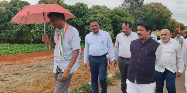 ರಸ್ತೆ ಕಾಮಗಾರಿ ಪರಿಶೀಲನೆ ನಡೆಸಿದ ಸಚಿವ ಜಾರಕಿಹೊಳಿ‌
