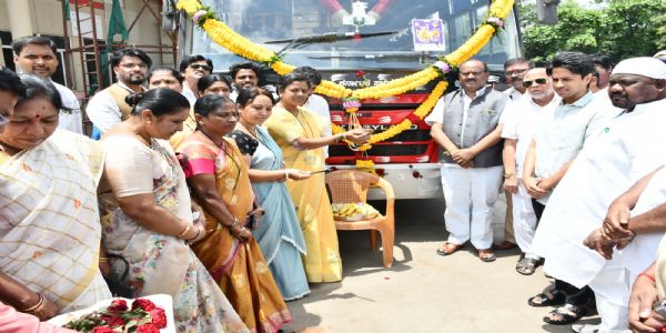 ಗದಗ ಜಿಲ್ಲಾ ಕೇಂದ್ರ ಬಸ್ ನಿಲ್ದಾಣದಲ್ಲಿ ಸಂಭ್ರಮೋತ್ಸವ