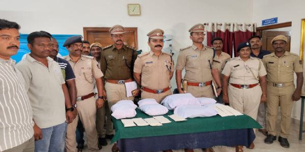 ಗದಗ ಪೊಲೀಸರಿಂದ ಭರ್ಜರಿ ಕಾರ್ಯಾಚರಣೆ : 6.7 ಕೆಜಿ ಗಾಂಜಾ ವಶ, ಆರು ಮಂದಿ ವಶಕ್ಕೆ