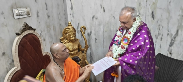 ಮಂತ್ರಾಲಯ ಶ್ರೀ ರಾಘವೇಂದ್ರ ಸ್ವಾಮಿ ದರ್ಶನ ಪಡೆದ ಸಚಿವರು