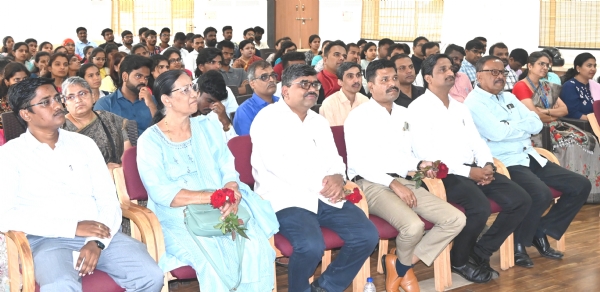 ನೂತನ ಸಂಶೋಧನೆಗಳಿಗೆ ಐಯುಎಸಿ ಕೇಂದ್ರ: ಪ್ರೊ.ಎಂ.ಟಿ.ಲಗಾರೆ