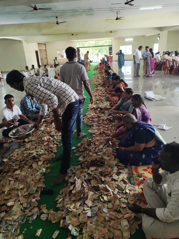 ಬಳ್ಳಾರಿ : ಶ್ರೀಕನಕ ದುರ್ಗಮ್ಮ ದೇವಸ್ಥಾನದ ಹುಂಡಿ ಹಣ ಎಣಿಕೆ, 67 ಲಕ್ಷಕ್ಕೂ ಹೆಚ್ಚು ಹಣ ಸಂಗ್ರಹ