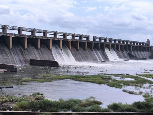 ತುಂಗಭದ್ರ : ನಾಲ್ಕು ಗೇಟುಗಳ ಮೂಲಕ 15 ಸಾವಿರ ಕ್ಯುಸೆಕ್ ನೀರು ನದಿಗೆ