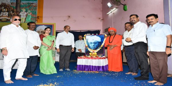 ವಚನ ಸಾಹಿತ್ಯದ ತತ್ವಗಳನ್ನು ಯುವಜನಾಂಗ ಮೈಗೂಡಿಸಿಕೊಳ್ಳಬೇಕು : ಜಿಲ್ಲಾಧಿಕಾರಿ ಸಿ ಎನ್ ಶ್ರೀಧರ