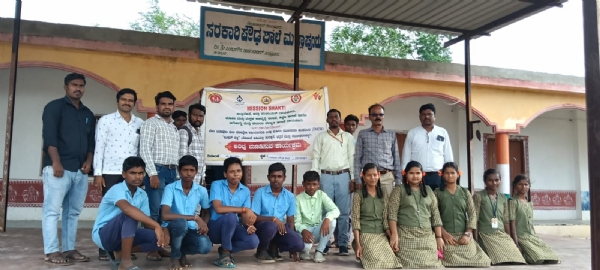 ಮದ್ಲಾಪೂರ್ ಸರ್ಕಾರಿ ಪ್ರೌಢಶಾಲೆಯಲ್ಲಿ ಮಾದಕ ವಸ್ತುಗಳ ವಿರೋಧಿ ದಿನಾಚರಣೆ