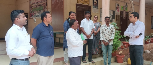 ಬಳ್ಳಾರಿ : ಜಿಲ್ಲಾಧಿಕಾರಿಗಳು ಆದರ್ಶ ಶಾಲೆಗೆ ಭೇಟಿ, ಪರಿಶೀಲನೆ