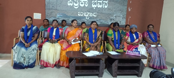 ಬಳ್ಳಾರಿ : ಜಿಲ್ಲಾ ಮಹಿಳಾ ಕಾಂಗ್ರೆಸ್ ಅಧ್ಯಕ್ಷರ ಉಚ್ಛಾಟನೆಗೆ ಮಹಿಳೆಯರ ಆಗ್ರಹ