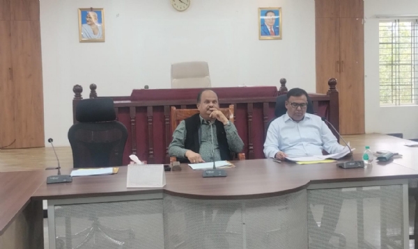 ಚಿತ್ರ : ಕೋಲಾರ ಜಿಲ್ಲಾಧಿಕಾರಿ ಡಾ. ಎಂಆರ್ ರವಿ ಮಹಿಳಾ ಮತ್ತು ಮಕ್ಕಳ ಅಭಿವೃದ್ಧಿ ಇಲಾಖೆಯ ನಡೆಸಿದರು.ಪ್ರಗತಿ ಪರಿಶೀಲನೆ ನಡೆಸಿದರು.