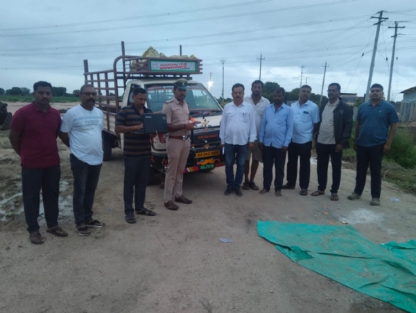 ಸಿರುಗುಪ್ಪ : ಅಕ್ರಮ ಪಡಿತರ ಅಕ್ಕಿ ರವಾನೆ : ಮೂರು ವಾಹನ ಜಪ್ತಿ, 385 ಚೀಲ ವಶ