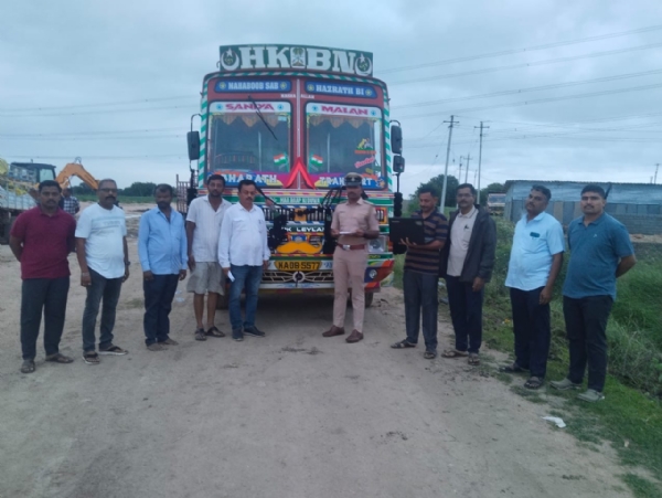 ಸಿರುಗುಪ್ಪ : ಅಕ್ರಮ ಪಡಿತರ ಅಕ್ಕಿ ರವಾನೆ : ಮೂರು ವಾಹನ ಜಪ್ತಿ, 385 ಚೀಲ ವಶ