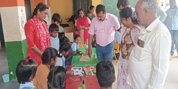 ಕೊಂಡರಾಜನಹಳ್ಳಿ ಸರ್ಕಾರಿ ಹಿರಿಯ ಪ್ರಾಥಮಿಕ ಶಾಲೆಯಲ್ಲಿ ವಿಜ್ಞಾನ ವಸ್ತು ಪ್ರದರ್ಶನ