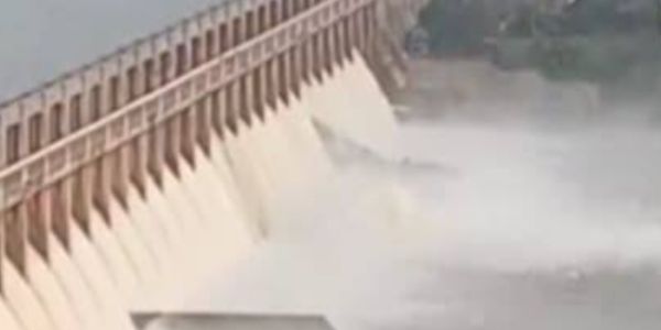 ಟಿಬಿ ಡ್ಯಾಂನಿಂದ ಭಾರಿ ಪ್ರಮಾಣದ ನೀರು ಬಿಡುಗಡೆ