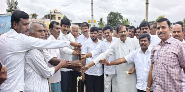 ವೇಮಗಲ್ನಲ್ಲಿ ಹದಿನೆಂಟು ಕೋಟಿಗಳ ವೆಚ್ಚದ ನಾನಾ ಅಭಿವೃದ್ಧಿ ಕಾಮಗಾರಿಗಳಿಗೆ ಚಾಲನೆ
