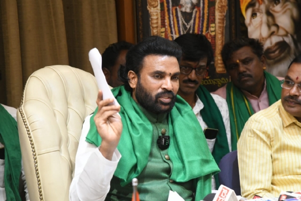 ಯೂರಿಯಾ ಪೂರೈಕೆ ವಿಫಲ, ಕೃಷಿ ಸಚಿವರ ರಾಜೀನಾಮೆಗೆ ಆಗ್ರಹ