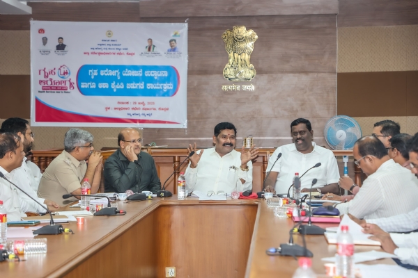 ಕೊಪ್ಪಳ: ರೈತ ಸೊಸೈಟಿ ಮೂಲಕ ರಸಗೊಬ್ಬರ ವಿತರಣೆಗೆ ಆದ್ಯತೆ ನೀಡಿ- ಸಚಿವ ಶಿವರಾಜ ತಂಗಡಗಿ