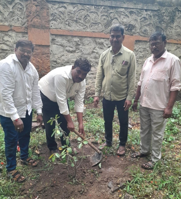 ಸಸಿ ನೆಡುವ ಕಾರ್ಯಕ್ರಮಕ್ಕೆ ಚಾಲನೆ