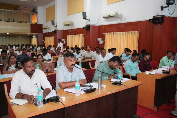 ರಾಯಚೂರು : ವಸತಿ ನಿಲಯ, ಶಾಲೆ, ಅಂಗನವಾಡಿ ಕೇಂದ್ರಗಳಲ್ಲಿ ನೀರು, ಶೌಚಾಲಯ ಕಲ್ಪಿಸಿ: ಈಶ್ವರ ಕಾಂದೂ
