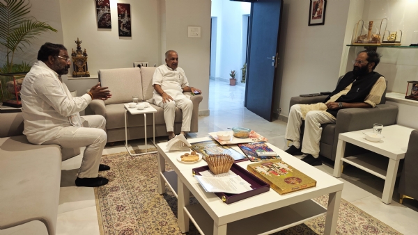 ತೆಲಂಗಾಣ ಸಚಿವರುಗಳೊಂದಿಗೆ ಸಚಿವ ಎನ್ಎಸ್ ಬೋಸರಾಜು ಸೌಹಾರ್ದಯುತ ಚರ್ಚೆ