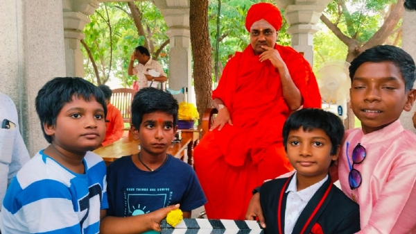 ಮಕ್ಕಳ ಹಕ್ಕುಗಳು ಚಲನಚಿತ್ರಕ್ಕೆ ಅಭಿನವ ಗವಿಸಿದ್ದೇಶ್ವರ ಸ್ವಾಮೀಜಿಯಿಂದ ಚಿತ್ರೀಕರಣಕ್ಕೆ ಚಾಲನೆ